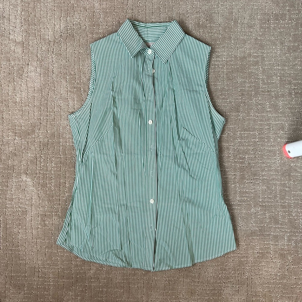 Banana Republic Non-Iron Sleeveless Button Down Collared Short
